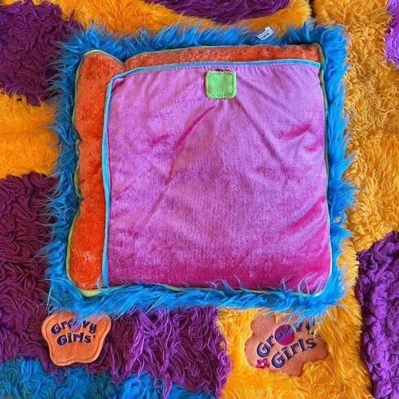 Groovy Girls 4-Piece Plush Room Rug and Pillow Set - Picture 10 of 12